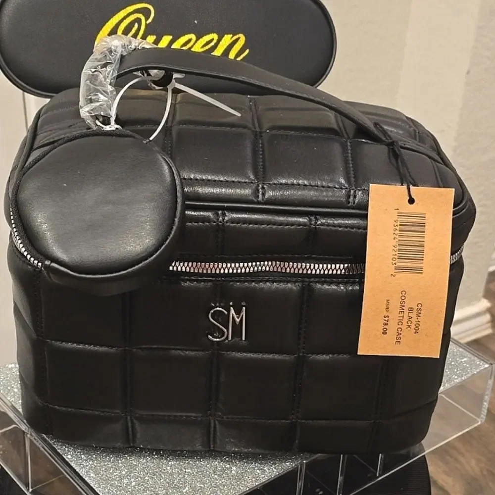Steve Madden Quilted Zip- Around Cosmetic Case‎ w/Detachable Coin Wallet
